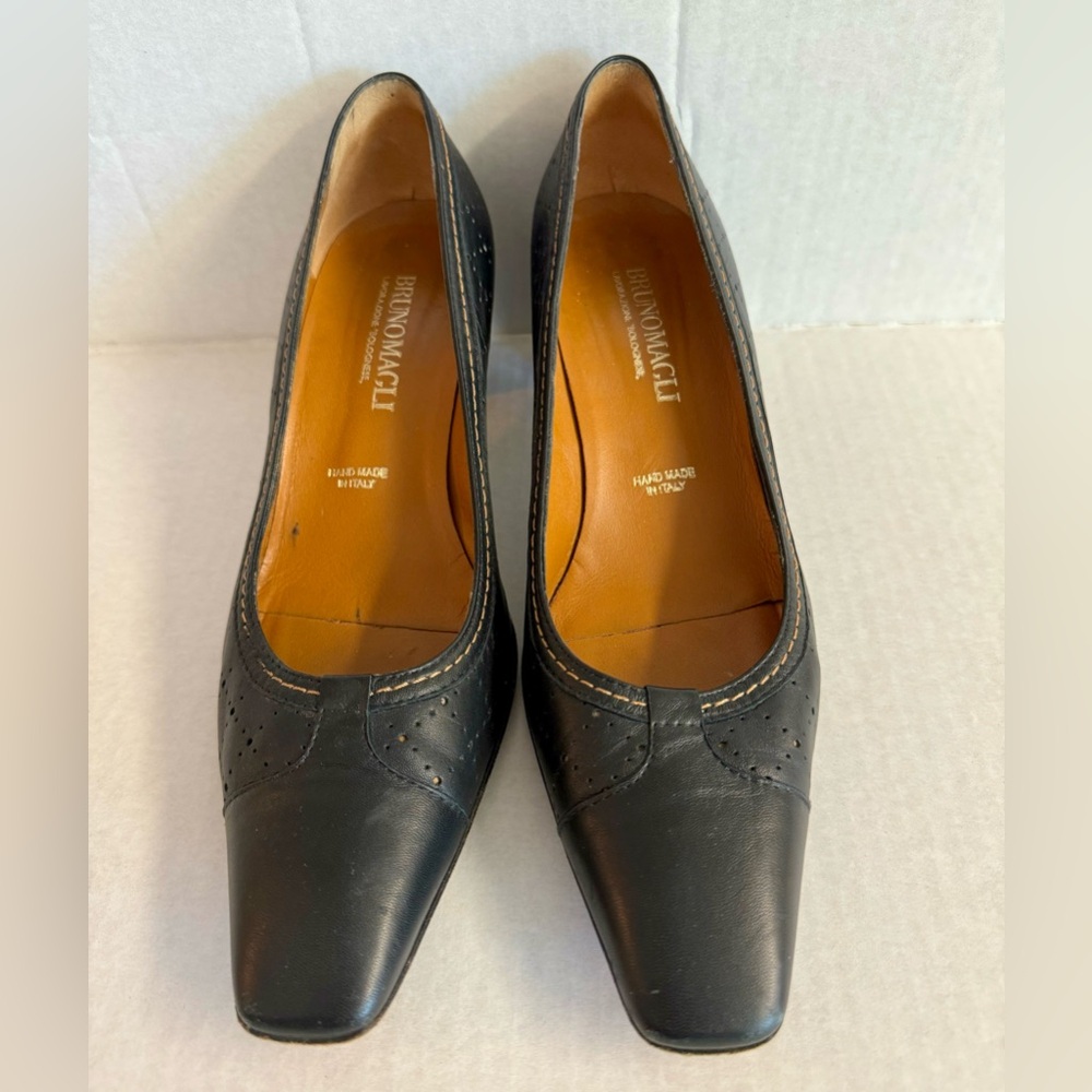 Vtg.Bruno Magli -Black Genuine leather shoes with 2” heel.Made in Italy.Size 9 A